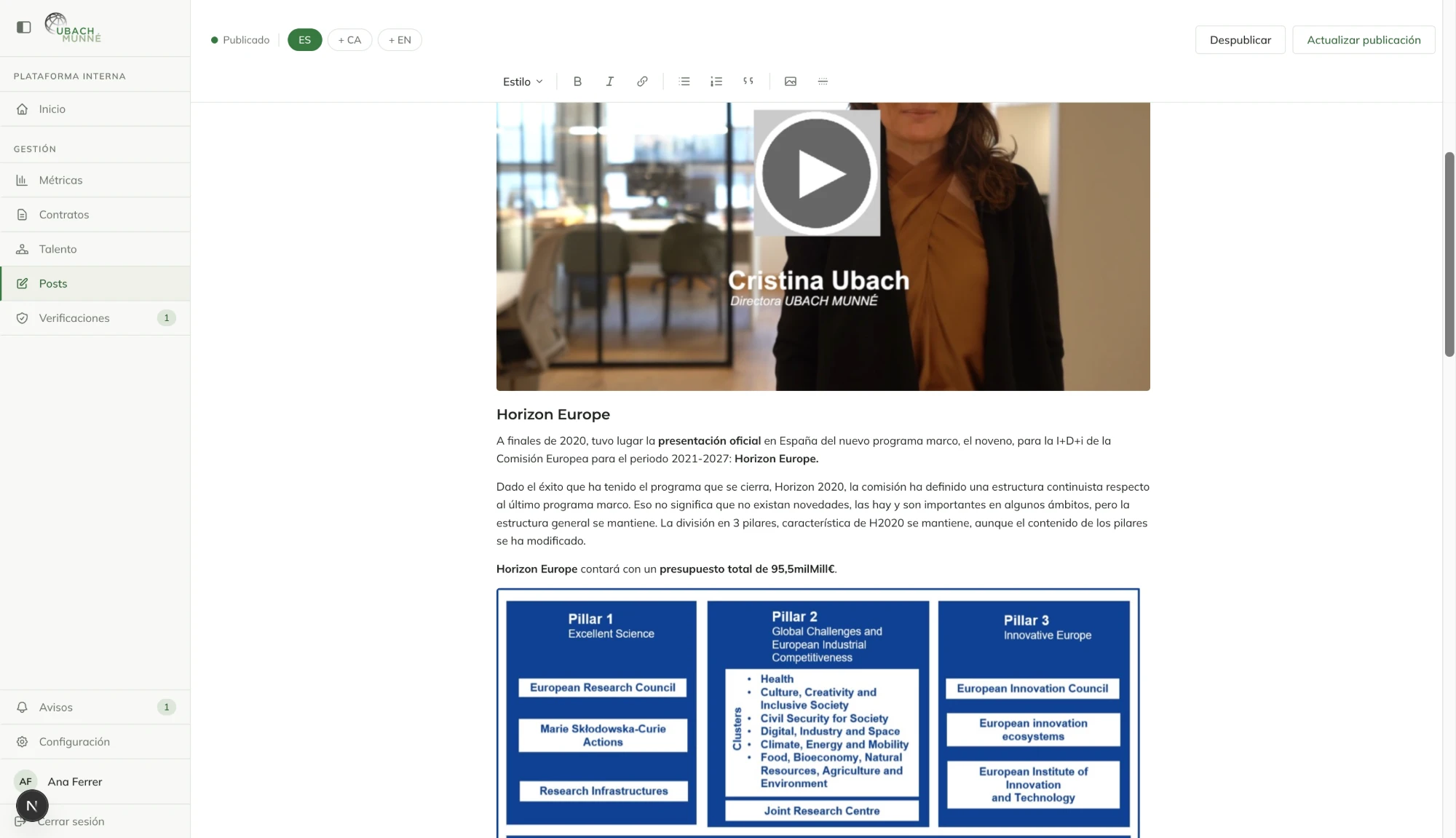 Editor del blog de la plataforma interna con pestañas de idioma, barra de formato y una entrada publicada