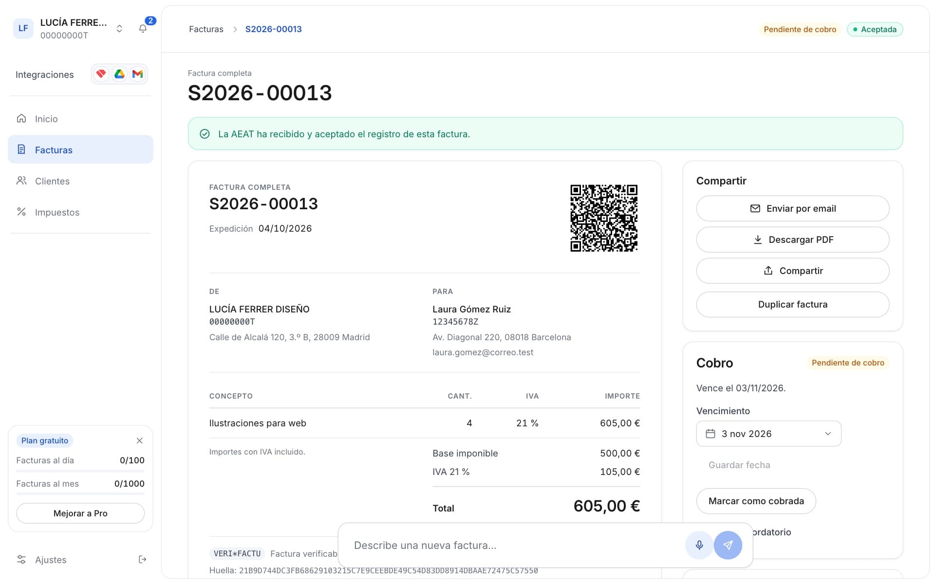 Ficha de una factura emitida con su QR, el aviso de que la AEAT la ha aceptado y las acciones de compartir y cobro